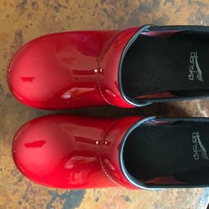 BRAND NEW Red Danskos s. 41 (equiv. to about W 10)